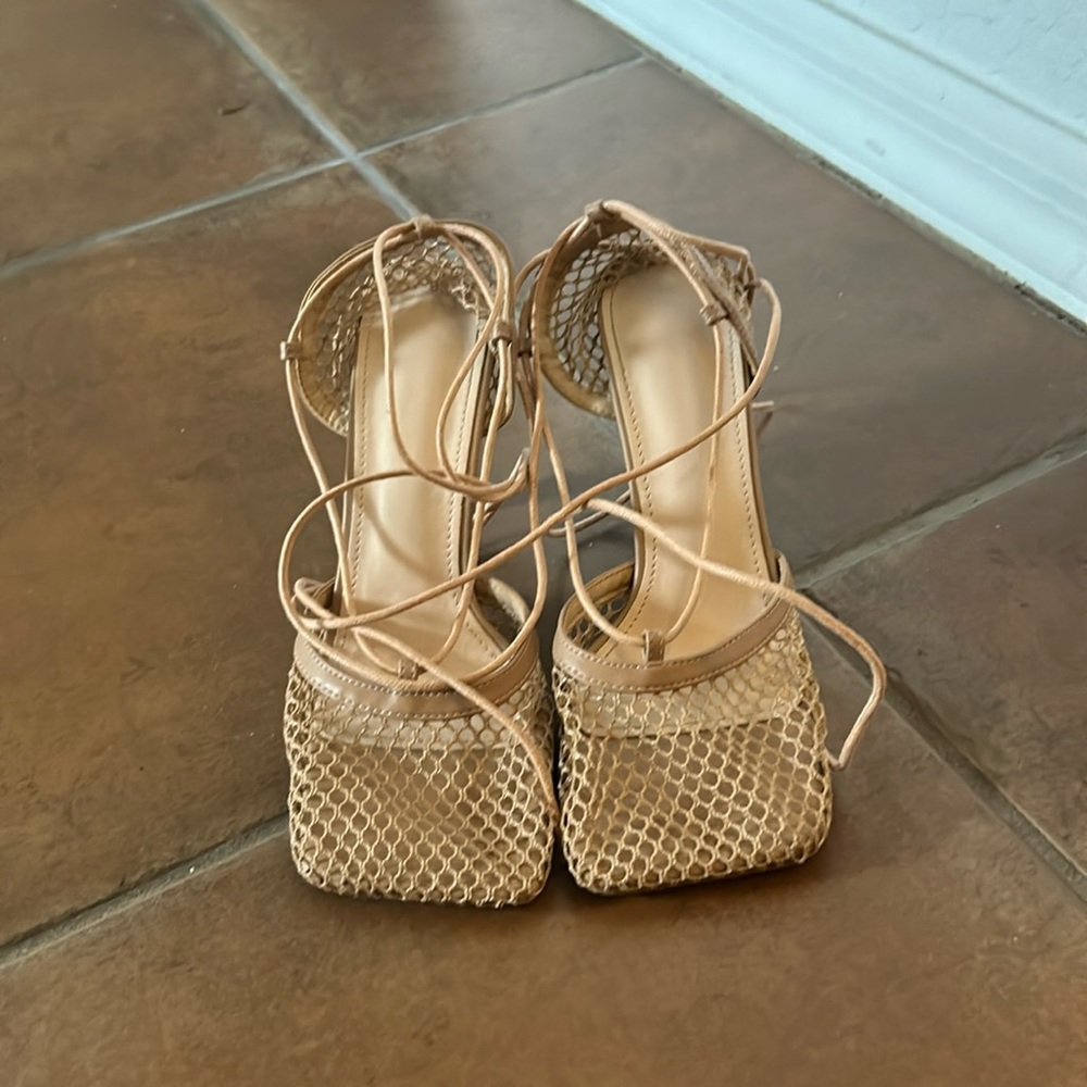 Tie up heels. Size 39. Size 8.